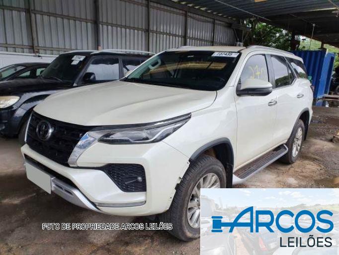 TOYOTA HILUX SW4 21/21