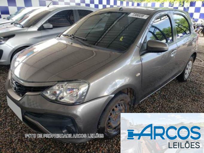 TOYOTA ETIOS 18/18