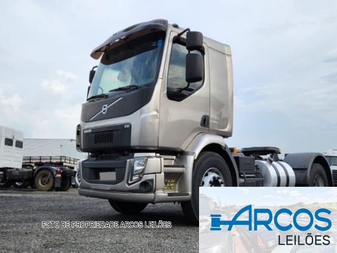 VOLVO VM 330 15/15