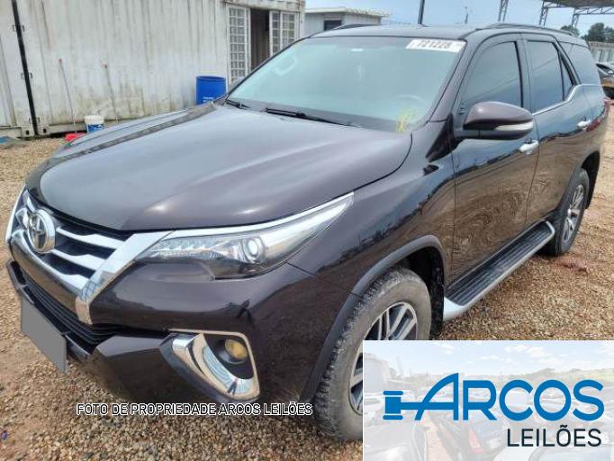TOYOTA HILUX SW4 16/17