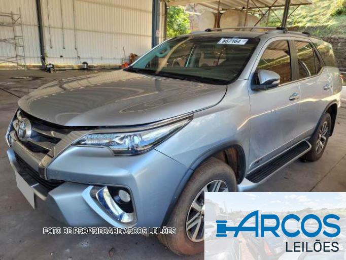 TOYOTA HILUX SW4 16/16